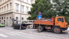 20221001_094745 Uklonjen crveni K67 pop kiosk pored Malog mosta u Zrenjaninu 2