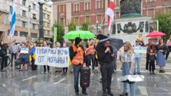 Protest na Trgu Republike: "Putine dalje ruke od Ukrajine" (FOTO) 4