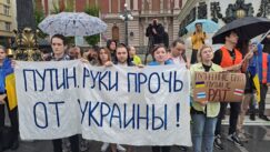 Protest na Trgu Republike: "Putine dalje ruke od Ukrajine" (FOTO) 5
