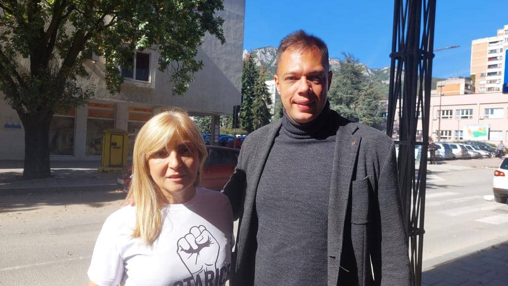 U Majdanpeku održan protest zbog rušenja Starice (FOTO, VIDEO) 4 U Majdanpeku održan protest zbog rušenja Starice (FOTO, VIDEO) 13