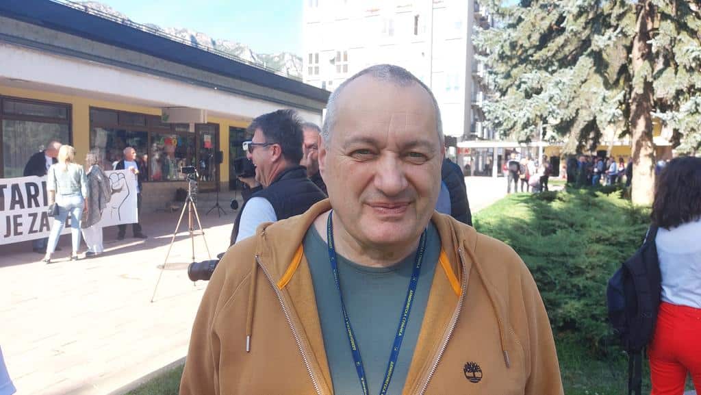 U Majdanpeku održan protest zbog rušenja Starice (FOTO, VIDEO) 3 U Majdanpeku održan protest zbog rušenja Starice (FOTO, VIDEO) 12