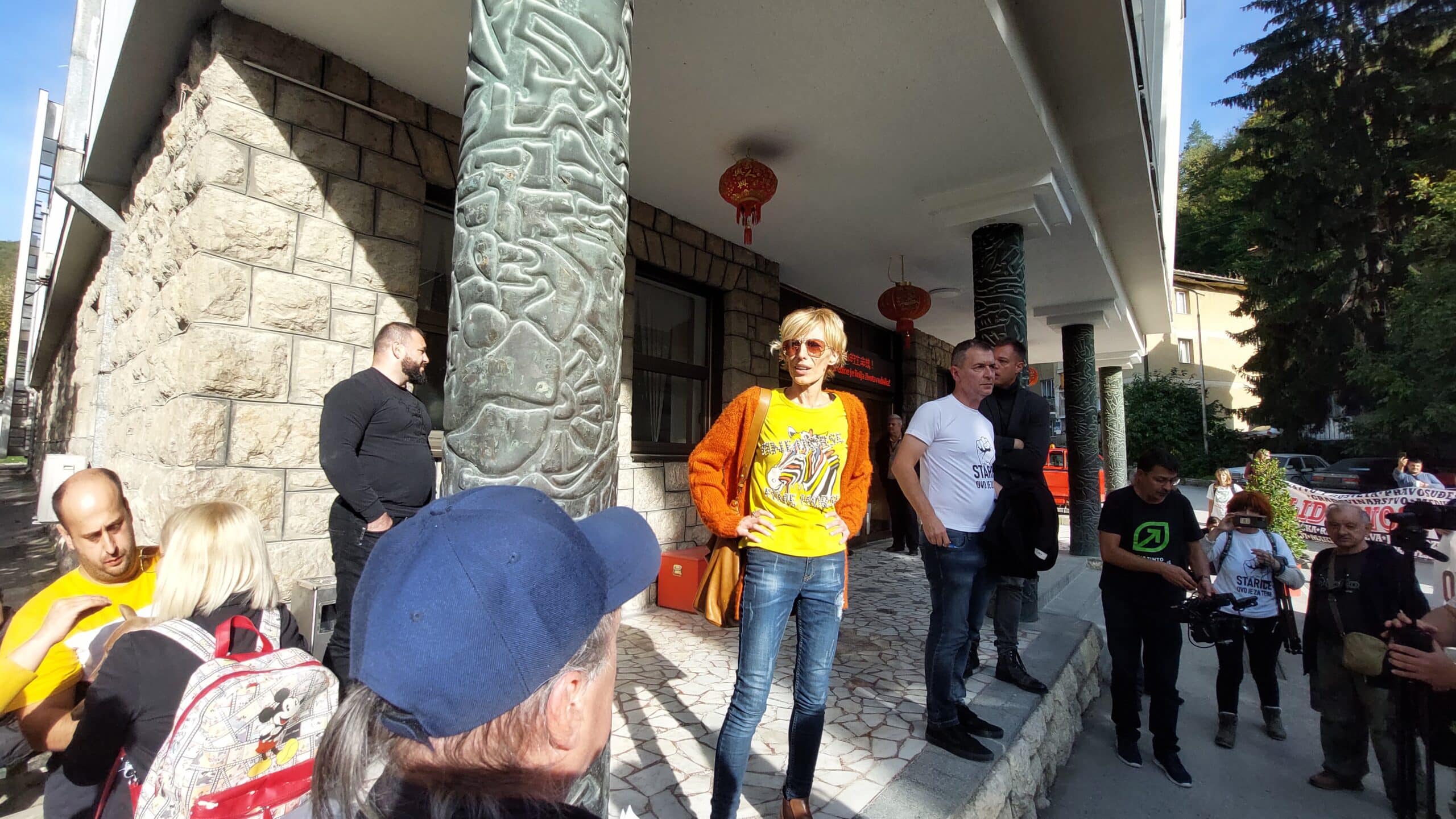 U Majdanpeku održan protest zbog rušenja Starice (FOTO, VIDEO) 11