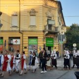 Folkloraši ukrasili gradski trg u Zrenjaninu 4