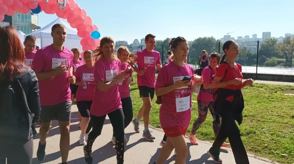 Na Adi Ciganliji poslata podrška ženama koje su obolele od raka dojke, ali i poruka važnosti prevencije (FOTO/VIDEO) 1