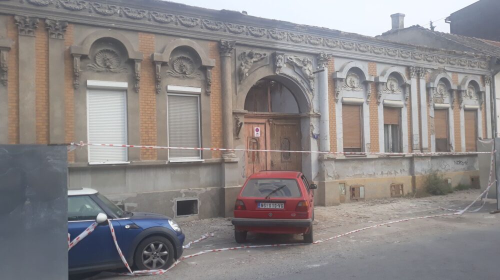 Bez krova jedna od najstarijih kuća: Počela obnova Almaškog kraja u Novom Sadu 1