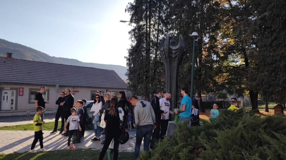 Protest u Sevojnu zbog sportske sale: Vlada i ministarstva nas se sete samo za vreme izbora 1