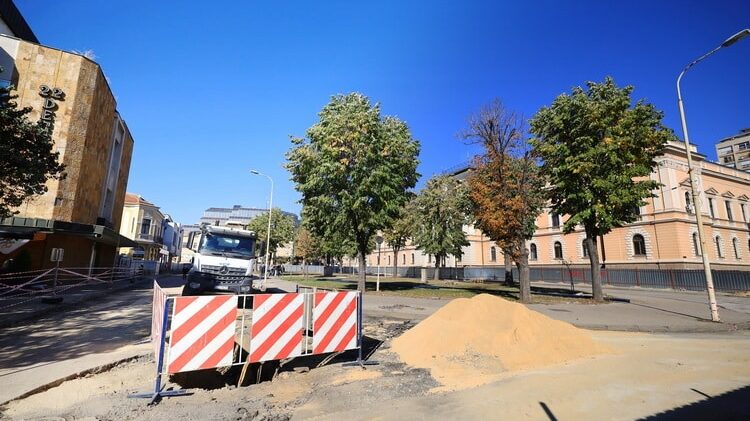 Počeli radovi na Trgu Radomira Putnika u Kragujevcu: Vlast najavljuje istorijsku investiciju, građani i opozicija skeptični 1