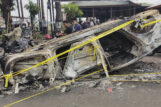 Neredi na utakmici u Indoneziji: Navijači upali na teren, poginule 174 osobe (FOTO) 10