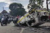 Indonesia Soccer Deaths Neredi na utakmici u Indoneziji: Navijači upali na teren, poginule 174 osobe (FOTO) 9