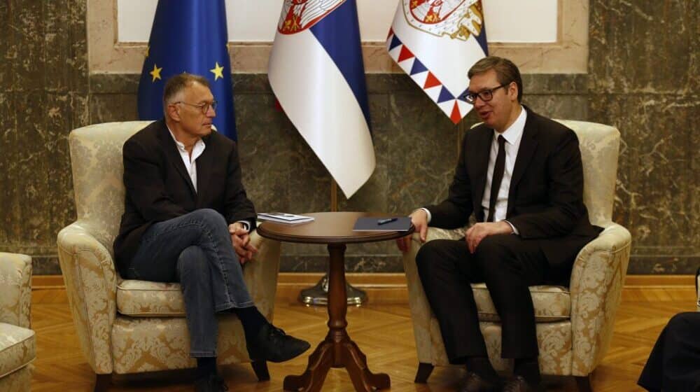 Vučić se sastao sa francuskim književnikom Patrikom Besonom 1