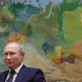 Lukašenko poklonio Putinu traktor za 70. rođendan 9