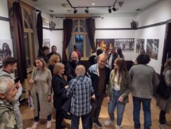 Antiratna fotografija Nebojsa Raus Kragujevac 14 Samo da rata opet ne bude, izložba antiratnih fotografija Nebojše Rausa u kragujevačkom Domu omladine 12