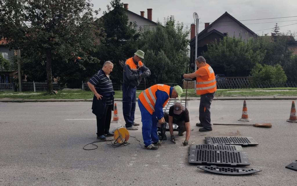 Nema više udesa u Beogradskoj ulici u Kragujevcu: Jabučarci se posle 20 godina izborili za ležeće policajce 6