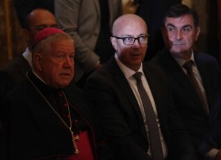 USTOLICENJE PATRIJARHA PORFIRIJA U PECKOJ PATRIJARSIJI Ustoličen patrijarh Porfirije u Pećkoj patrijaršiji (FOTO/VIDEO) 2