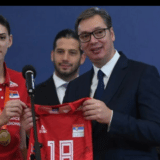 Vučić održao prijem za odbojkašice Srbije koje su osvojile zlatnu medalju, najavio da će im država u toku dana uplatiti novac 10