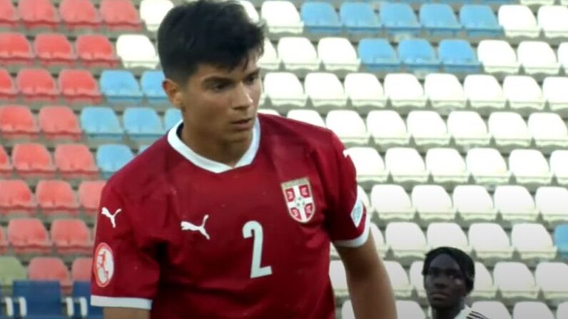 U Hrvatskoj stasava desni bek reprezentacije Srbije 1