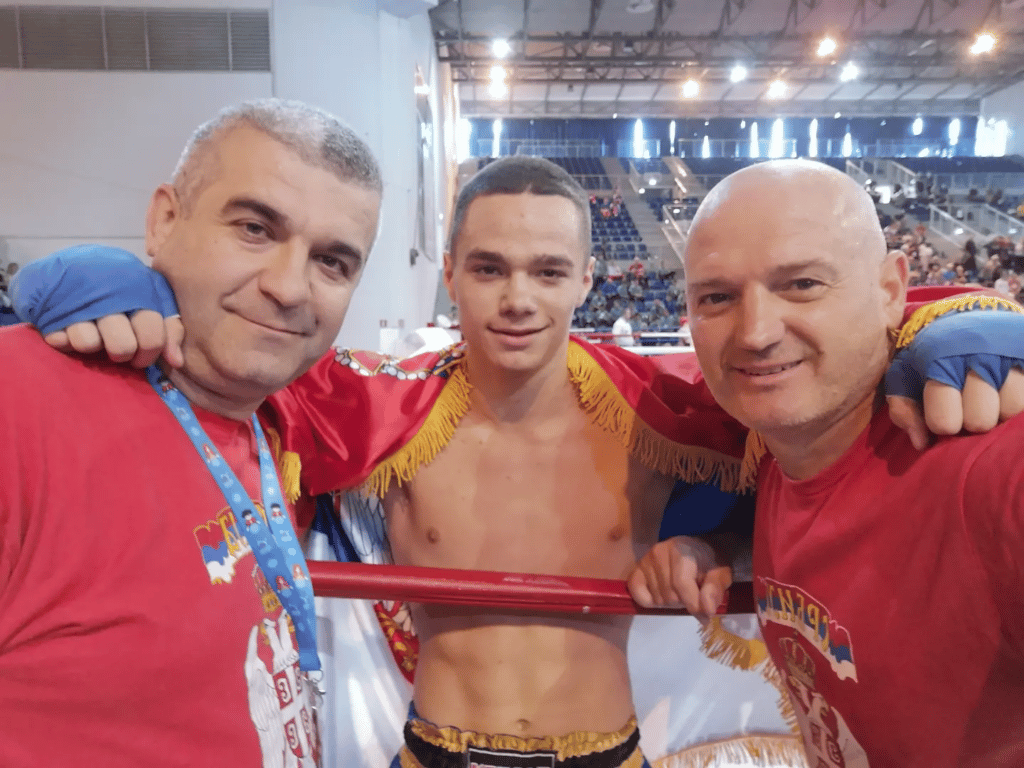Nijedan protivnik nije izdržao prvu rundu: Tinejdžer iz Kragujevca postao prvak sveta u kik boksu 2
