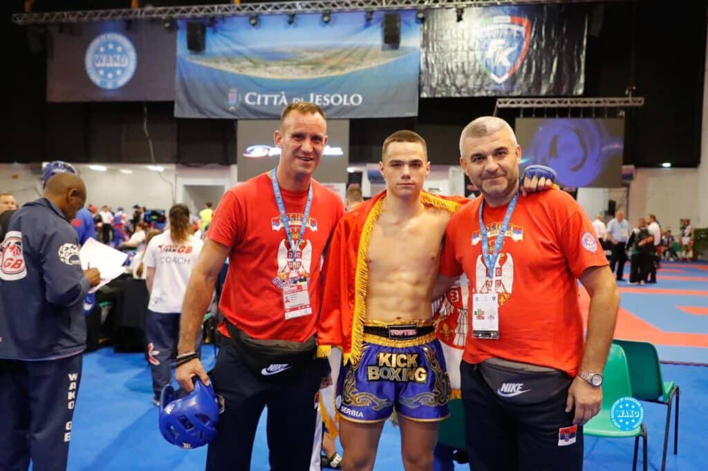 Nijedan protivnik nije izdržao prvu rundu: Tinejdžer iz Kragujevca postao prvak sveta u kik boksu 3