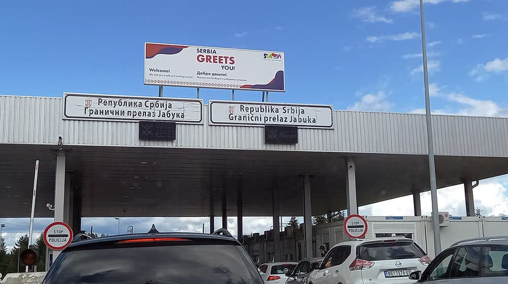 Dvojica muškaraca uhapšena sa puškom i municijom na graničnom prelazu Jabuka, između Srbije i Crne Gore 1