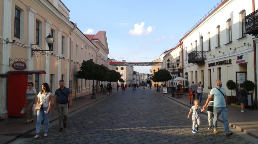 Lukašenko se plaši Putina, evo zašto svakodnevno obilazi farme, degustira lokalnu mocarelu i parmezan: Reporter Danasa u Belorusiji 1