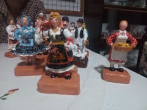 Šta su nazidnice i po čemu se razlikuju od "kuvarica": Kamelijin svet neobičnih figurica 4 Šta su nazidnice i po čemu se razlikuju od "kuvarica": Kamelijin svet neobičnih figurica 4