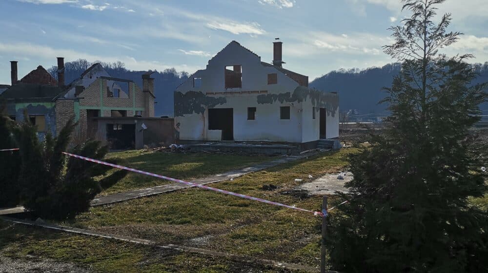 “Šta je Srbija potpisala kada se strane kompanije ponašaju kao vlasnici ove teritorije”: Rio Tinto i dalje kupuje kuće u dolini Jadra 1