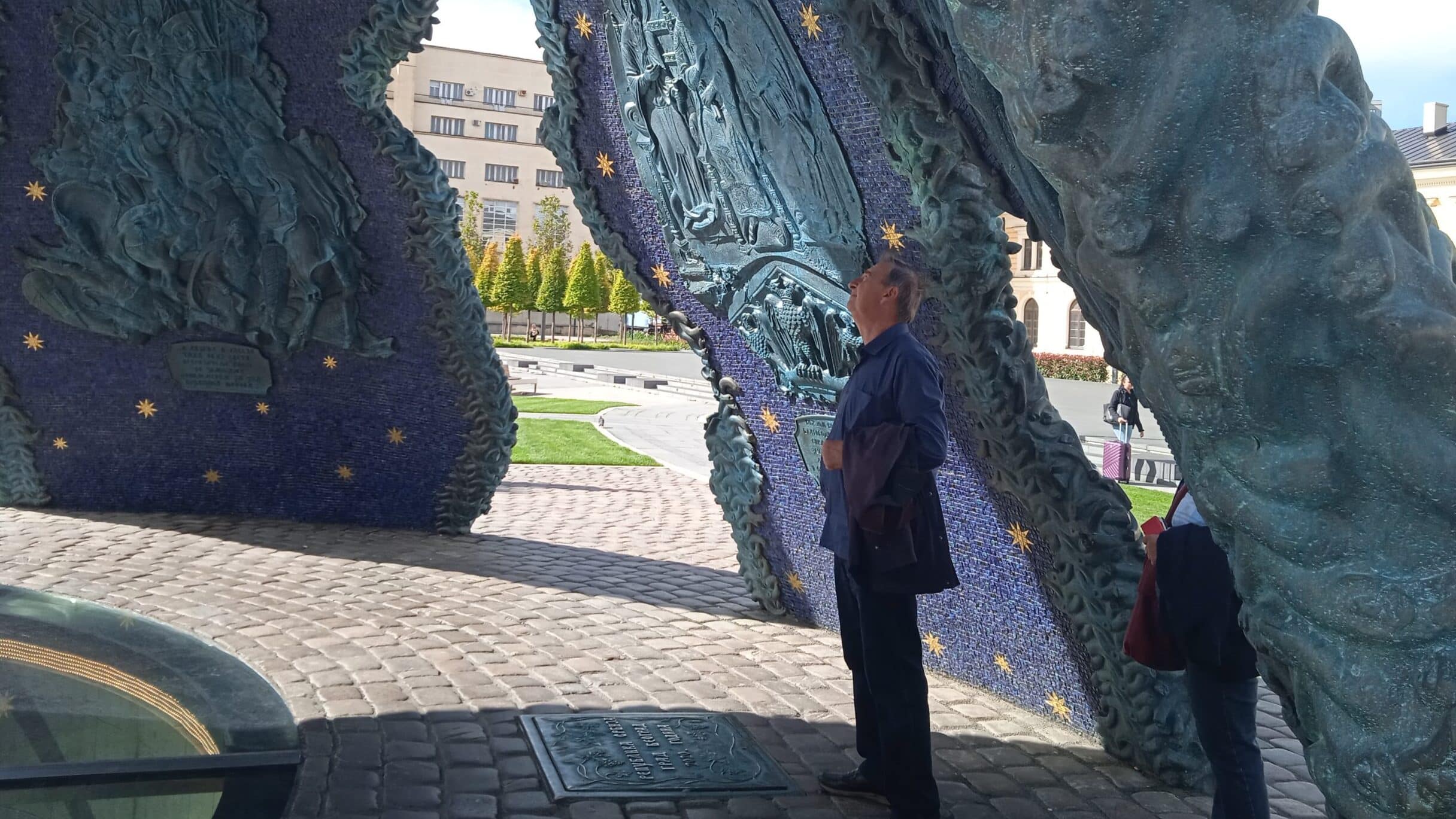 "Ispod šlema mozga nema": Reporterka Danasa na vođenoj turi u okviru spomeničkog kompleksa Stefanu Nemanji 2