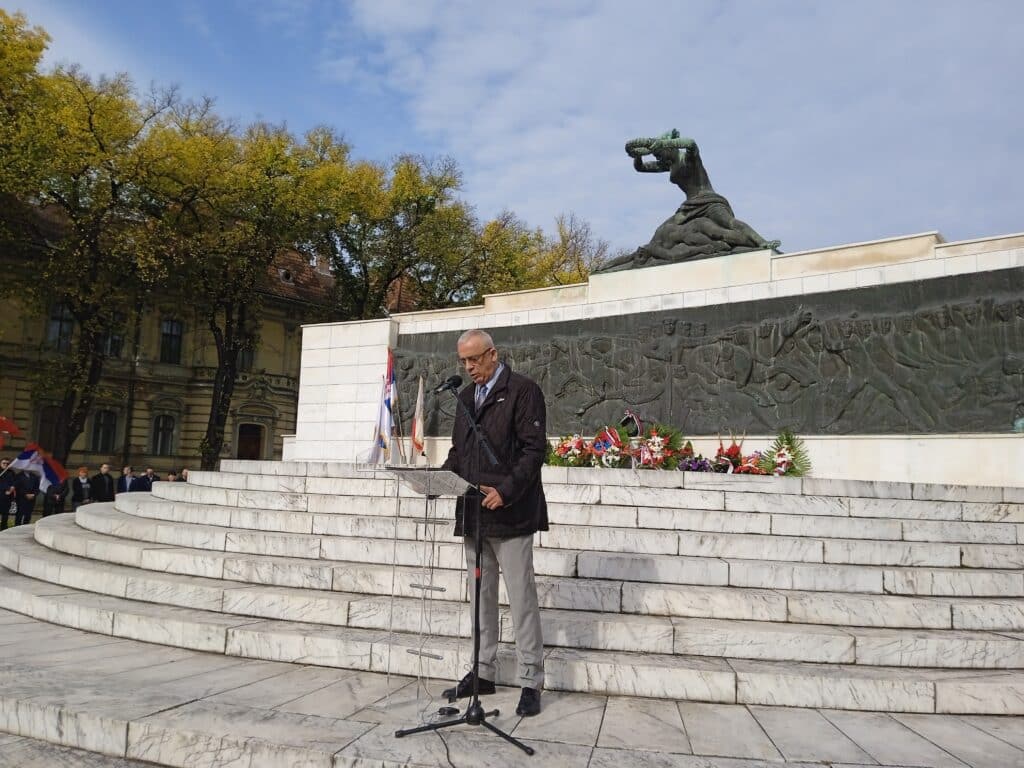 "Na mlade treba da prenesemo ljubav, patriotizam, da znaju ko su im bili preci": Obeležen Dan oslobođenja Subotice u Drugom svetskom ratu 3 "Na mlade treba da prenesemo ljubav, patriotizam, da znaju ko su im bili preci": Obeležen Dan oslobođenja Subotice u Drugom svetskom ratu 3