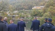 Pukao pešački most u Ovčar Banji dok su turisti bili na njemu: Ima poginulih, više ljudi upalo u vodu (FOTO/VIDEO) 6