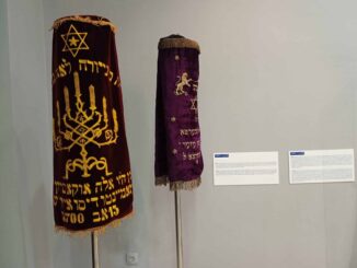 Izložba "Judaika" u Gradskom muzeju Subotica Da li znate šta su besamim, rimonim, aron hakodeš, parohet i zbog čega su važni subotičkim Jevrejima 5
