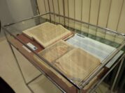 Izložba "Judaika" u Gradskom muzeju Subotica Da li znate šta su besamim, rimonim, aron hakodeš, parohet i zbog čega su važni subotičkim Jevrejima 15