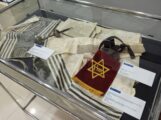 Izložba "Judaika" u Gradskom muzeju Subotica Da li znate šta su besamim, rimonim, aron hakodeš, parohet i zbog čega su važni subotičkim Jevrejima 7