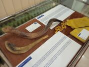 Izložba "Judaika" u Gradskom muzeju Subotica Da li znate šta su besamim, rimonim, aron hakodeš, parohet i zbog čega su važni subotičkim Jevrejima 14