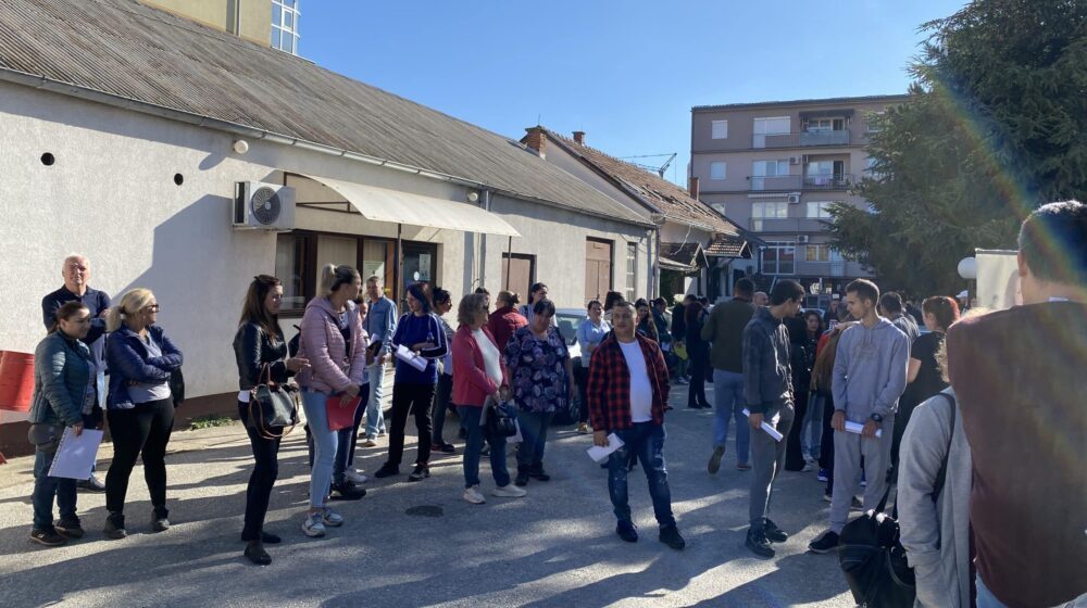"Što se malo ne uredi, kad te vide sa tom bradom niko neće da te primi": Kako je bilo na kragujevačkom Sajmu zapošljavanja 1