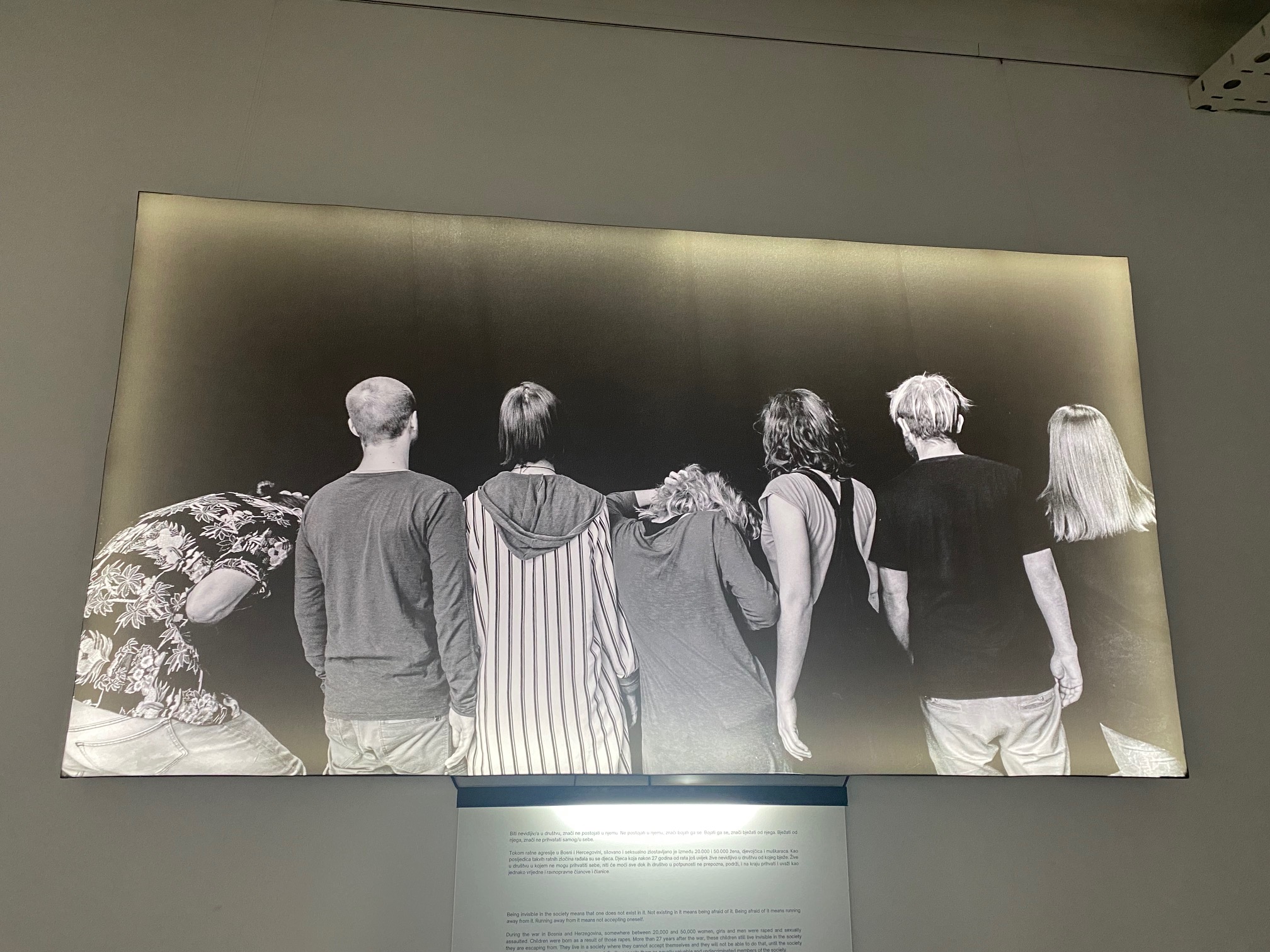 "Moj biološki otac je čovjek osuđen za ratni zločin silovanja”: Sa izložbe "Breaking free" (FOTO) 4
