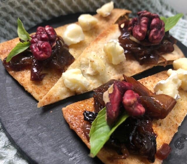 Karamelizovani luk i crveni orasi (recept) 1