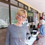 “Najbitnije da se on samo vrati, pošto nemam poverenja ni u policiju ni u sud”: Supruga privedenog aktiviste sa Starice, Irena Barbulović, govori za Danas 9