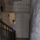 "Snimajte sve, ovo je užasno i nedopustivo": Zapušten ulaz u tri klinike UKCS u Ulici Dr Koste Todorovića (FOTO) 6