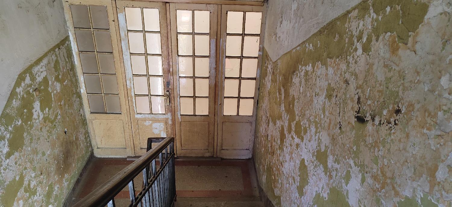 "Snimajte sve, ovo je užasno i nedopustivo": Zapušten ulaz u tri klinike UKCS u Ulici Dr Koste Todorovića (FOTO) 3 "Snimajte sve, ovo je užasno i nedopustivo": Zapušten ulaz u tri klinike UKCS u Ulici Dr Koste Todorovića (FOTO) 3