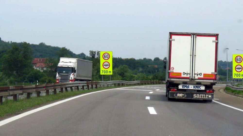 Vozio kamion unazad na auto-putu, povređeno troje srpskih državljana 1