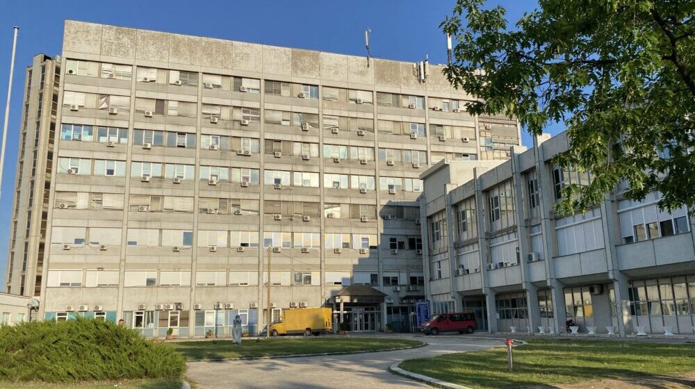 Porodilja pala na izlazu iz Kliničkog centra u Kragujevcu i polomila kuk 1