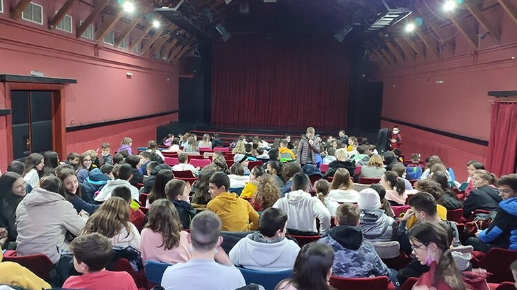 Predstava “Mačak u čizmama” pobedila je na festivalu “Resavske čarolije” 1