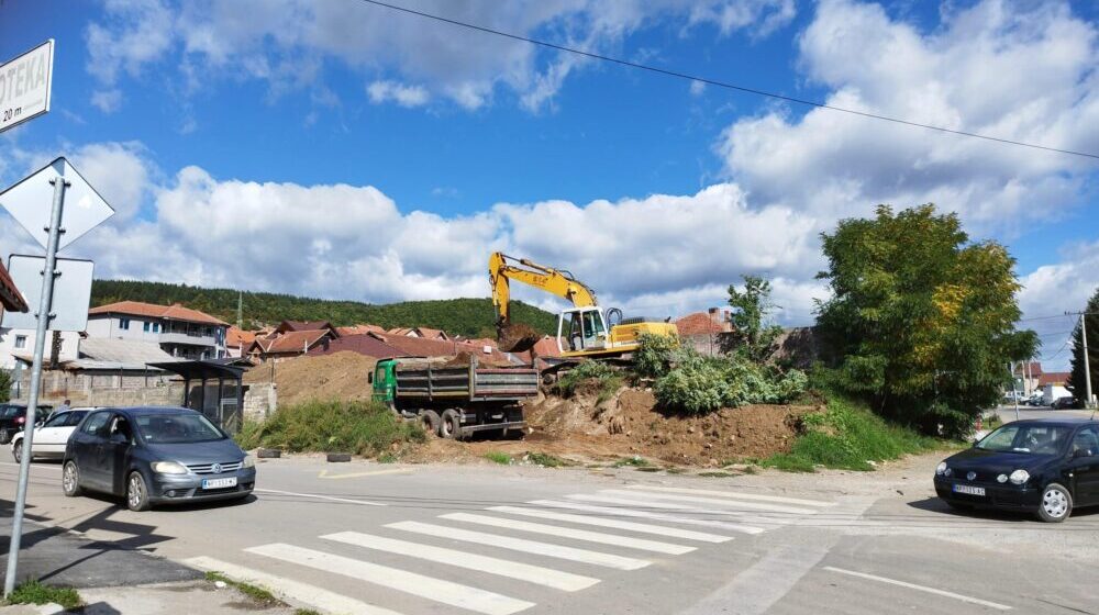 Policija obavila uviđaj na arheološkom lokalitetu kod Novog Pazara: Utvrđuje se da li su nađene ljudske kosti sa groblja Latinske crkve 1