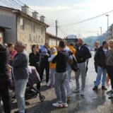 Stanari u Mirijevu blokirali Ulicu Jovanke Radaković, mesecima muku muče sa fekalijama, protest nastavljaju i u ponedeljak 1
