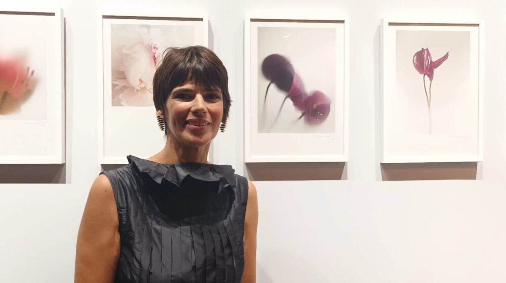Otvorena izložba fotografija autorke Nataše Komatine u Beogradu, pod nazivom "Sve strane cveta" 1