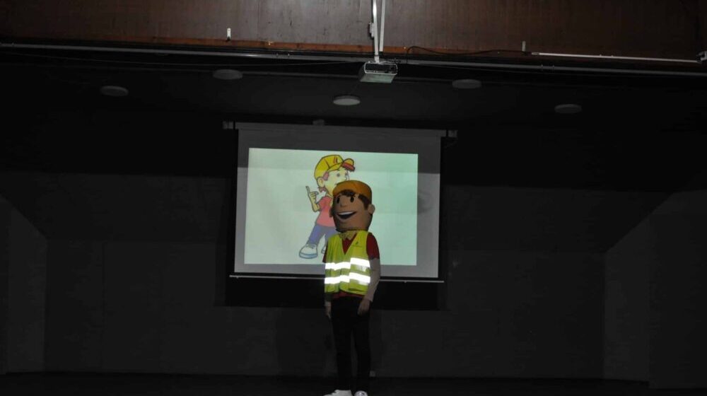 Mališani iz Majdanpeka i Kladova uče kako da budu bezbedniji u saobraćaju 1