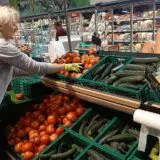 Poljoprivredni proizvodi poskupeli i do 50 odsto: Jedna vrsta voća ove godine jeftinija 4