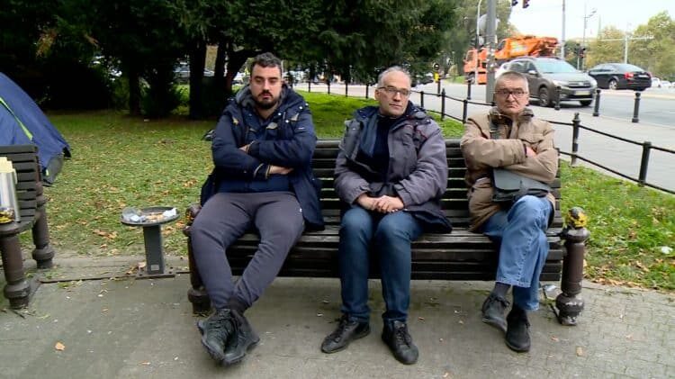 Trojica radnika JP "Pošta Srbije“ koji od juče štrajkuju glađu: Neispavani smo i gladni, ali nastavljamo borbu 1