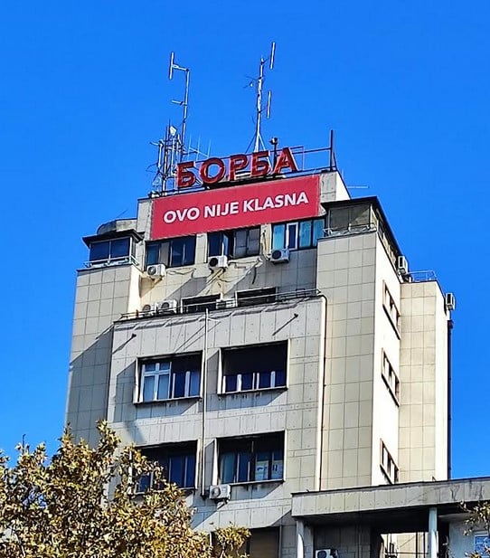 Zašto je umetnik ostavio poruku na vrhu zgrade “Borbe”? 2