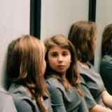 Fotografija oko koje se svađaju ljudi na mrežama: Koliko devojčica zapravo ima na slici? 3